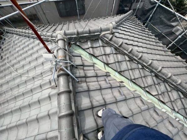 川口市飯塚にて瓦屋根の点検・屋根修理〈アルマへ葺き替え工事〉 施工前