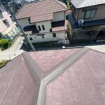 強風時に屋根からパタパタと音がして不安｜川口市青木にて浮いた棟板金を交換