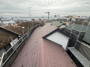 埼玉県川口市本町でノーメンテナンスなので心配とご依頼〈アルマでカバー工法（築25年のスレート屋根）〉 施工前