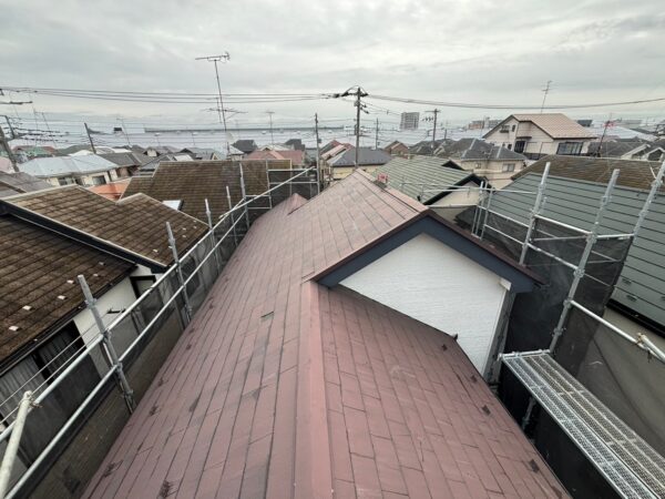 埼玉県川口市本町でノーメンテナンスなので心配とご依頼〈アルマでカバー工法（築25年のスレート屋根）〉 施工前