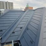 川口市にて雨漏り予防の屋根修理〈シルキーG2へのカバー工法〉 施工後